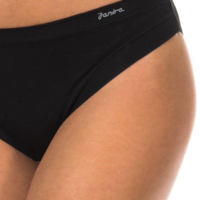 Pack-3 de braguitas Janira 
Talle medio.
Cinturilla elástica.
Detalle de la marca estampado en el lateral superior.
Intimo Janira garantiza la máxima comodidad y calidad de sus prendas escogiendo los mejores tejidos y ofreciendo los diseños que mejor se adaptan al estilo de cada mujer y a las necesidades de cada momento.
Forro interior.
Costuras vistas a tono.
 Composición: 93% Algodón, 7% Elastano
 Cuidados:
Lavar a temperatura máx.30º.
- No usar lejía.
- No usar secadora.
- No planchar.
- No lavar en seco.