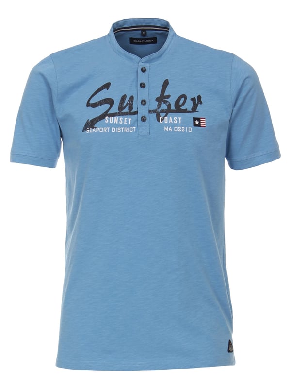 Dit Henley shirt met opstaande kraag en knoopsluiting is een geweldige basic voor je garderobe. Het is gemaakt van puur katoen en heeft een hoog draagcomfort. De print met geborduurde elementen, de labelpatch boven de zoom en de kleine zijsplitjes maken het ontwerp af.