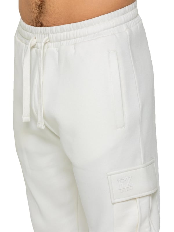 Experience superior comfort and style with Enzo Men's Regular Fit Cargo Joggers! Crafted with a brushed back inner fleece lining, these joggers are designed to keep you cozy all day long. Perfect for casual wear, they feature convenient 2 side slash pockets and 2 cargo pockets, providing ample storage space for your essentials. Stay on-trend with the cuffed leg design, offering a modern silhouette and added comfort.