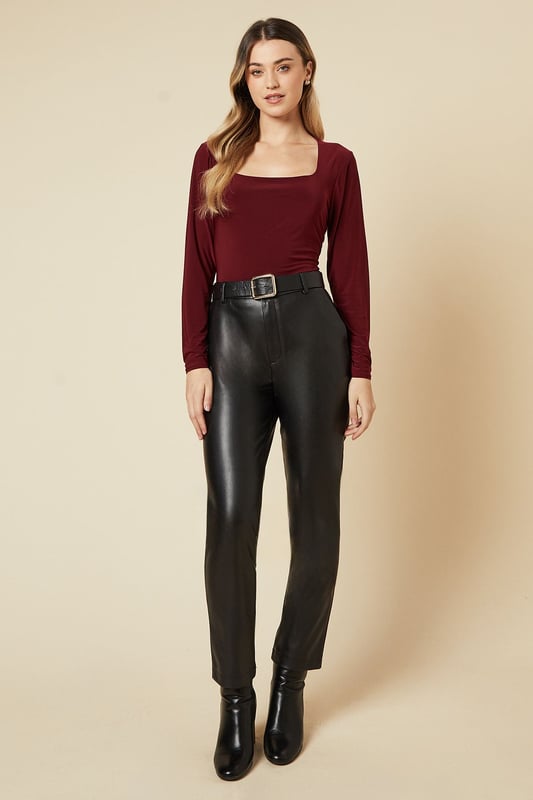 Sleek double layer design for added dimension
        Flattering square neckline
        Long sleeves for versatile styling
        Figure-hugging slinky fabric
        Ideal for various going-out occasions
    
    This Dorothy Perkins double layer slinky top is a versatile piece that effortlessly transitions from day to night. The square neckline adds a touch of sophistication, while the long sleeves offer coverage and adaptability for different settings. Perfect for the fashion-conscious woman in her 30s, this top strikes the right balance between trendy and tasteful. Style it with leather-look trousers and ankle boots for a chic evening ensemble, or pair it with high-waisted jeans and trainers for a casual brunch with friends. The slinky fabric drapes beautifully, creating a flattering silhouette that's both comfortable and stylish. Whether you're heading to a baby shower or meeting friends for drinks, this top will have you looking polished and put-together for any social occasion.