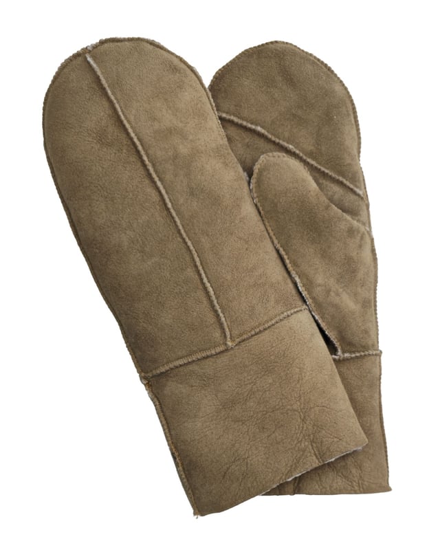 Ervaar luxe warmte en tijdloze elegantie met Infinity's Womens Super Soft Sheepskin Mittens. Deze wanten zijn gemaakt van eersteklas schapenvacht en bieden ongeëvenaarde zachtheid en comfort, en omhullen uw handen in behaaglijke warmte. De verfijnde stikdetails voegen een subtiele toets van verfijning toe, waardoor ze een veelzijdig accessoire zijn voor elke gelegenheid. Verkrijgbaar in een reeks klassieke kleuren, deze wanten vullen uw garderobe naadloos aan en verbeteren uw stijl. Met meerdere maten om uit te kiezen, vindt u de perfecte pasvorm voor ultiem comfort en flexibiliteit. Door traditioneel vakmanschap te combineren met moderne functionaliteit, zorgen Infinity's Unisex Super Soft Sheepskin wanten voor zowel bescherming als stijl, zodat u vol vertrouwen naar buiten kunt stappen, wetende dat u handschoenen van de beste kwaliteit draagt. Maatvoering en pasvorm Deze wanten voelen in eerste instantie misschien strak aan, maar na een paar uur dragen, zal het lamsvacht op natuurlijke wijze uitrekken en zich aanpassen aan uw unieke pasvorm.
