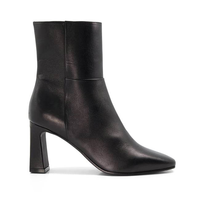 Our premium Orlie style will make the ideal investment piece for any woman's ankle-boot collection. They're expertly crafted in-house from smooth, premium leather and are fastened with a side zip, but we're especially fond of the contemporary square toe taking the aesthetic to new heights. Resting on a flared, mid-block heel that boasts directional appeal, this minimalist design is set to become your go-to choice to pair with your everyday wardrobe.