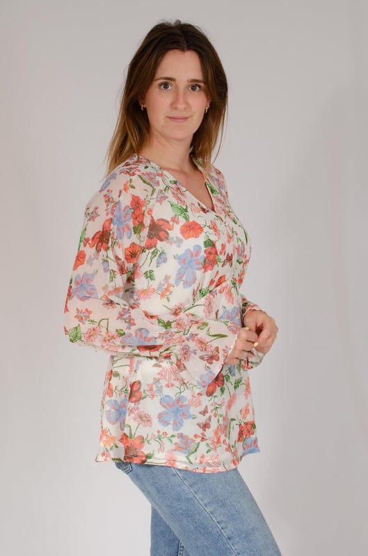 Lined but lightweight polyester, with a chiffon feel. Floaty and relaxed fit. Pair with pale jeans for a fresh and summery outfit, but great for any season paired with darker bottoms. Fit: Relaxed, Sizing: As expected