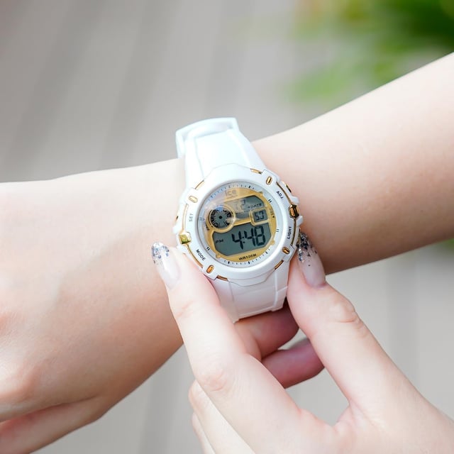 This Ice Watch Ice Digit Explorer - Magical White Gold Digital Watch for Child is the perfect timepiece to wear or to gift. It's White 40 mm Round case combined with the comfortable White Silicone watch band will ensure you enjoy this stunning timepiece without any compromise. Operated by a high quality Quartz movement and water resistant to 10 bars, your watch will keep ticking. Discover the ICE digit retro explorer Magical white gold. This Digital watch has a Calendar function: Day-Date as well as Stop Watch , Countdown , Dual Time , Alarm and Light High quality 19 cm length and 19 mm width a White Silicone strap with a Buckle Case diameter: 40 mm,case thickness: 16 mm, case colour: White and dial colour: Gold