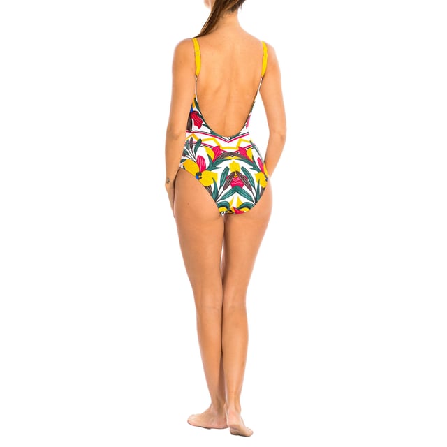 Bañador clasico de mujer.
Bañador de escote pico y copas con foam, sin aros.
Bañador con copas de foam, en escote pico con una discreta abertura en la pechera y un bonito tirante que parte en dos en la parte delantera pudiendo regular el tirante en el trasero.
Almohadillas integradas.
Tirantes fijos y regulables.
Tejido de vanguardia con un alto poder moldeador, con una alta resistencia al cloro, cremas y aceites bronceadores y excelentes propiedades de absorción de la humedad.
Forro interior.
 Composición: Exterior: 80% Poliamida, 20% Elastano; Interior: 71% Poliester, 18% Elastano, 11% Poliamida.
 Cuidados:
Lavar a mano.
No planchar ni utilizar lejía.
No secar en secadora.
No retorcer para escurrir.