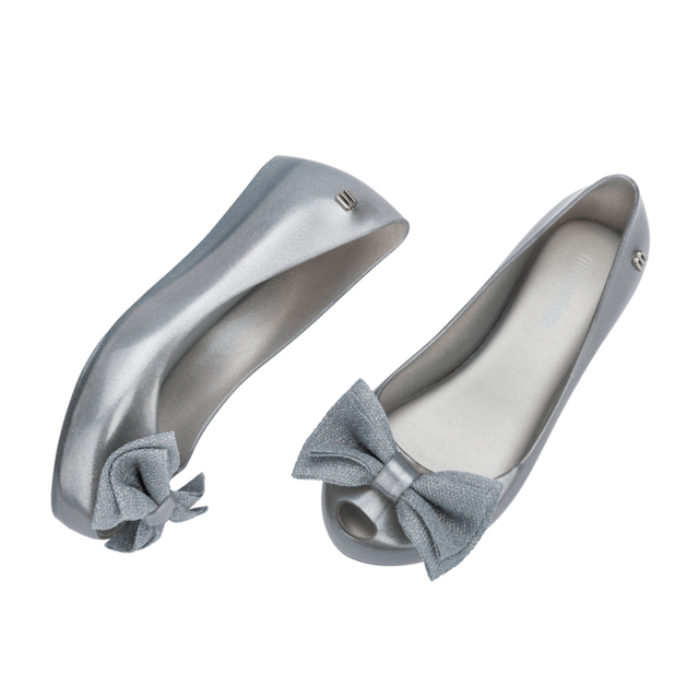 Add novelty and a touch of sweetness to your child's wardrobe! The Mini Melissa Ultragirl Sweet is back with a romantic bow adorning the upper. Comfort is a priority thanks to the Grenflex composition, and your mini will have her feet in the clouds.
