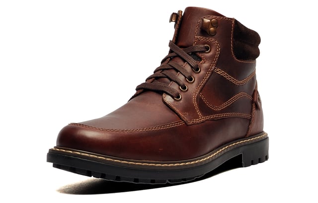 These Catesby EnglandSan Franciscomens leather boots are crafted with precision and attention to detail, carefully constructed with a premium leather upper with supportive overlays, complete with intricate designer stitch detailing and contrast laces to provide you with a quality designer finish.
 Delivering effortless urban style with added comfort through a padded ankle collar, and a durable rubber outsole to provide great traction, these are sure to be your go-to boots in the upcoming seasons.
 - Leather upper
 - Secure 5-hole lace fastening
 - Side zip = Easy on / off wear
 - Intricate designer stitch detailing
 - Padded heel and ankle collar
 - Durable rubber outsole
 - Comfort cushioned insole
 - Catebsy England Branding