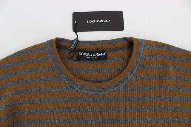 Märke: Dolce & Gabbana  
Tillstånd: Helt ny med taggar  
Kollektion: MainLine  
Stil: Oversized crewneck-tröja  
Färg: Gul och grå randig  
Detaljer: Logodetaljer  
Ursprung: Tillverkad i Italien  
Material: 100% ull