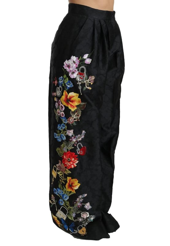 Hermosos Pantalones de Pierna Ancha de Cintura Alta de Dolce & Gabbana
  Brand new with tags
  100% Auténtico
  Modelo: Pantalones de Pierna Ancha de Cintura Alta
  Ajuste: Ajuste regular
  Material: 70% Poliéster 24% Seda 6% Nylon
  Color: Negro Brocado Bordado Floral
  Cierre: Cierre de cremallera y botón
  Detalles del logo
  Hecho en Italia
  Muy exclusivo y de alta calidad artesanal