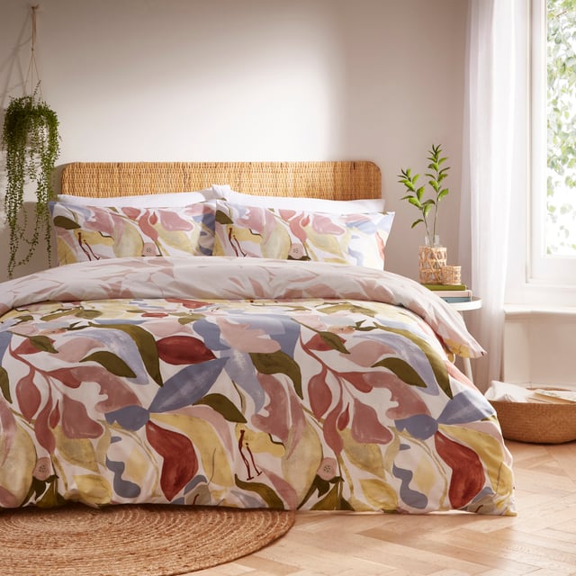 Inspired by modern, abstract floral art, this hand painted design celebrates all the beauty in watercolour brushstrokes. Blending natural clay and earth tones, to create a tranquil, peaceful take on floral botanicals. The hand-painted abstract flowing floral shapes in soft, earthy tones sweep effortlessly across this amazingly artistic duvet cover set, on a fresh white background and in a modern style. The reverse has swirling shaded outlines set on a fresh white background, if a more neutral look is required. An effortless addition to your home bedding collection.