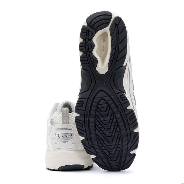 Elevate your comfort and style with these sneakers featuring a breathable mesh and synthetic leather upper. Designed with a lightweight cushioned midsole for enhanced support and all-day wearability.