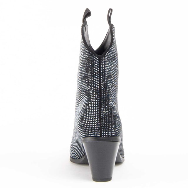 Botín cowboy de tacón para mujer. Calce cómodo. Plantilla acolchada de piel natural. Fabricado por otras marcas para nuestra marca. Medidas aproximadas: 6 cm de tacón, 17 cm alto de caña y 12 cm ancho de caña.