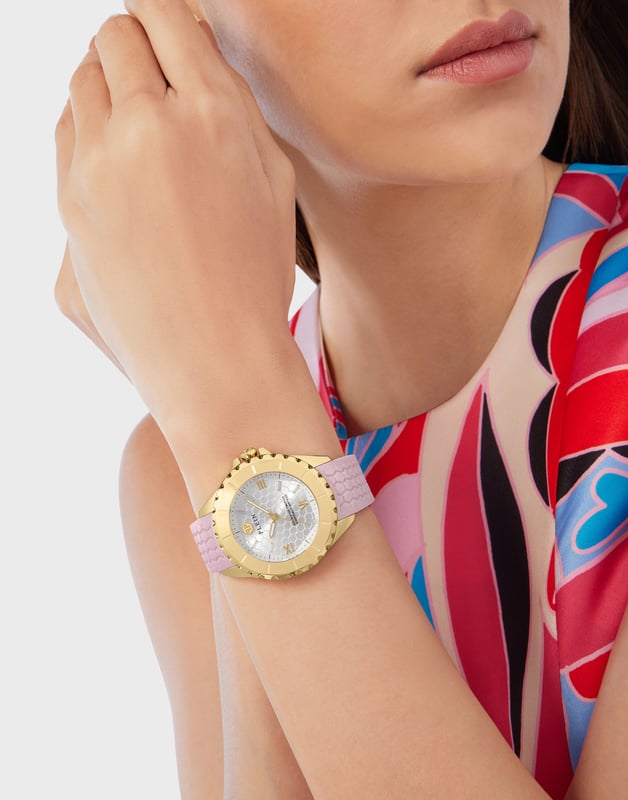 This Philipp Plein Plein Heaven Analogue Watch for Women is the perfect timepiece to wear or to gift. It's Gold 38 mm Round case combined with the comfortable Pink Silicone watch band will ensure you enjoy this stunning timepiece without any compromise. Operated by a high quality Quartz movement and water resistant to 5 bars, your watch will keep ticking. Philipp Plein’s Heaven watches represent the epitome of sophistication and technical mastery within the world of luxury timepieces. This Analogue watch has a  function: Luminous Hands High quality 19 cm length and 18 mm width Pink Silicone strap with a Buckle Case diameter: 38 mm,case thickness: 12 mm, case colour: Gold and dial colour: Silver