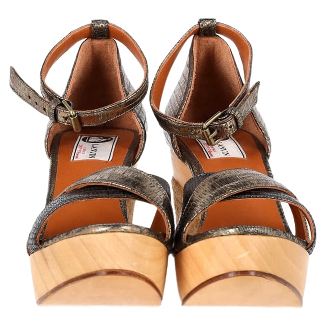VINTAGE, RRP AS NEW
Step into luxury and modern elegance with the Lanvin Snake-Embossed Espadrille Slingback Wedge Sandals in Silver Leather. Crafted from premium silver leather, these sandals feature a striking snake-embossed texture that adds depth and sophistication to their design. The slingback strap ensures a secure and comfortable fit, while the espadrille wedge heel combines timeless style with a contemporary edge. The metallic silver finish elevates any look, making them the perfect statement piece for both daytime and evening wear. Whether paired with dresses, skirts, or cropped trousers, these sandals add a touch of glamour and edge to your summer wardrobe.

 Lanvin Snake-Embossed Espadrille Slingback Wedge Sandals in Silver Leather

Condition: Excellent
Signs of wear: No visible sign of wear. No Mark at insole.,  Very light mark at soles.
Packaging: Dust bag
Color: Silver
Material: Leather | leather
Size: FR | 40/UK7/US8/IT39
Measurements: Heel height: 110; Insole length: 240
SKU: NAPPUGBSH424966W