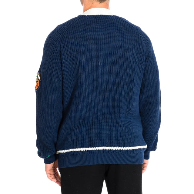 Jersey de Punto Manga Larga La Martina.  
Color Marino
Estilo clásico, para combinar con pantalones o denim.
Cierre principal de botones. 
Logo de parche en la manga.
Bolsillos deslizantes en el frontal.
Puños y bajos con acabado acanalado.
Costuras vistas a tono.

Composición:  100% Algodón.

- Lavar máximo a 30ºC.
- Planchar a media temperatura, máx. 110ºC.
- No permite usar secadora.
- No usar lejía.
- No admite el lavado en seco.