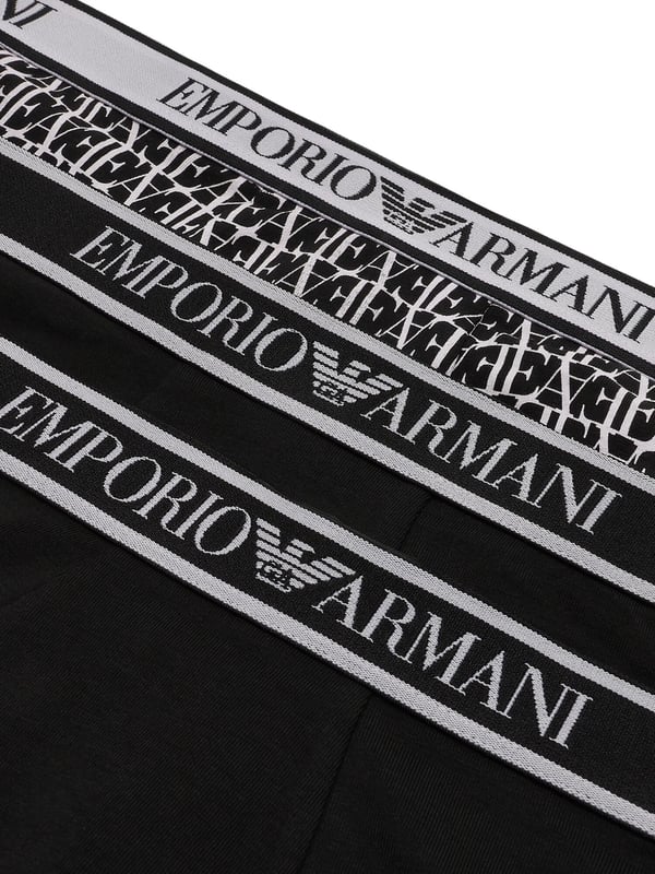 Men's Emporio Armani 3-pack trunks in black.- Trademark elastic waistband.- Stretch fabric.- 95% cotton 5% elastane.XS = 27-29inS = 30-32inM = 32-34inL = 34-36inXL = 37-39inXXL = 39-41in- Ref: 11213041735421We regret that the underwear cannot be returned for hygienic reasons.