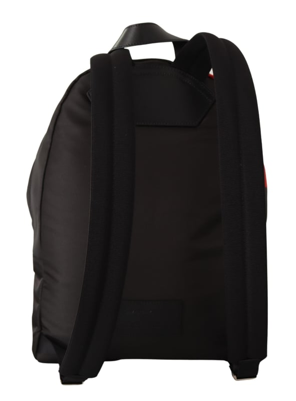 Mochila urbana 100% autentica de Givenchy.
  Color: Rojo/Negro.
  Material: 90% acrilico 10% poliamida.
  Cierre de cremallera.
  Logotipos estampados en la parte delantera.
  Correa ajustable para el hombro.
  Bolsillo con cremallera.
  Asa superior pequena.