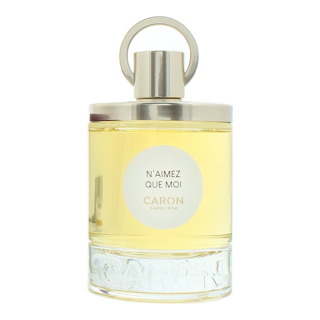 Caron N'aimez Que Moi Extrait De Parfum was launched in 1916 as a Chypre Floral fragrance for women. The top notes of this fragrance contain Rose, Voilet and Lilac. Middle notes are sandalwood, Iris, Vetiver and Cedar. Base Note are Amber, Oakmoss, Musk and Vanilla.