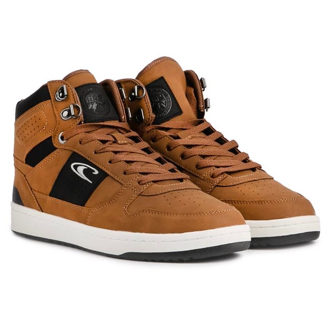 Strak en gedetailleerd. de bruine O'Neill Antilope Hills sneakers zijn een paar stijlvolle retro sneakers. met een klassiek op basketbal geïnspireerd silhouet. Bestaande uit premium bovenwerk en een duurzame. top d-ring oogjes en fijne details.