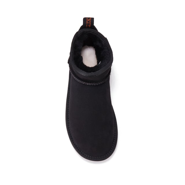 Unser Luxe-Klassiker Cosy im ultrakurzen Rundhalsschnitt, perfekter luxuriöser Komfort für jeden Tag für Ihre Füße.