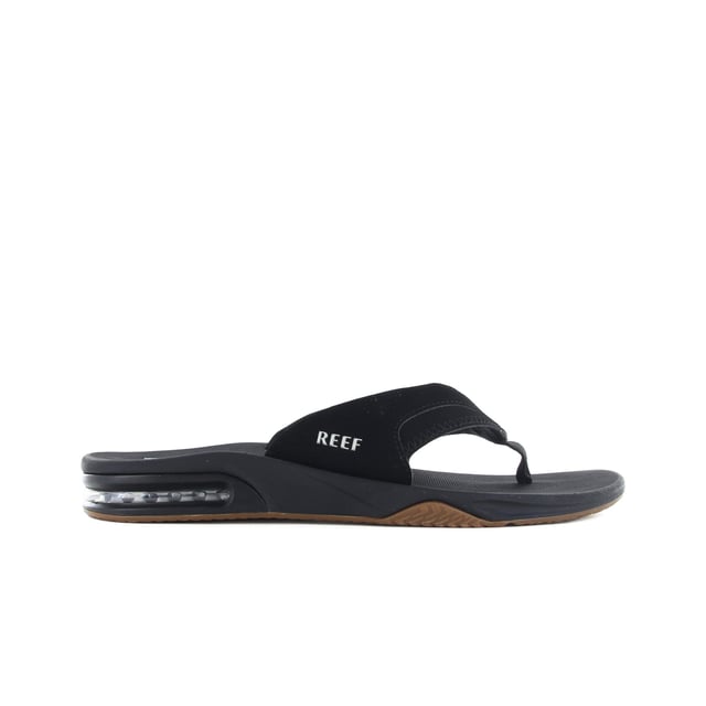 Chanclas dedo hombre ideal para actividades al aire libre en verano o piscina.Composición : Nobuck sintético. Plantilla de EVA moldeada por compresión con contorno y soporte para el arco anatómico.