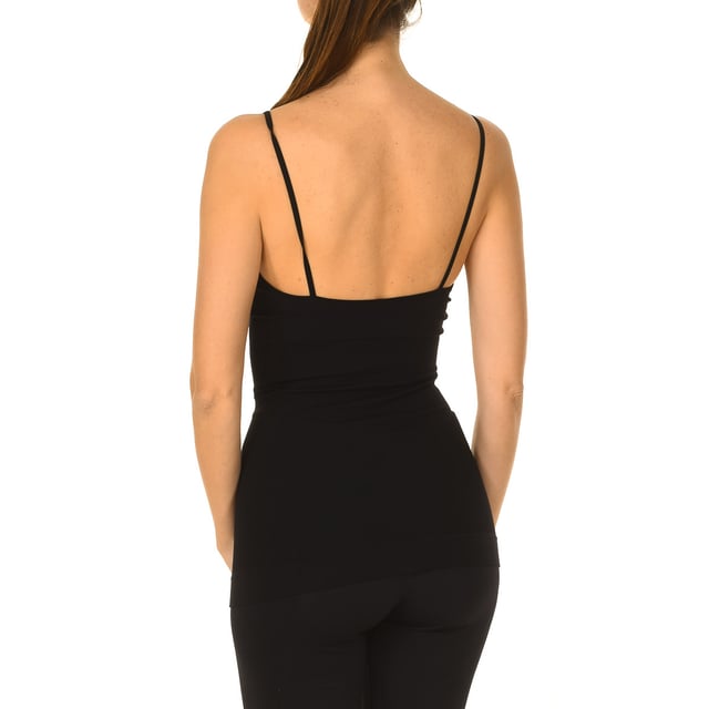 Camiseta de tirantes Controlbody.
Color Negro
Camisola con tirantes finos. 
Banda de control que da  forma a la cintura.
Sostiene la espalda y aplana la barriga. 
Nivel 2 de compresión (ligero).
Tejido transpirable.

Composición:  86% Poliamida, 14% Elastano

Lavar a 30°C 
No usar máquina secadora 
 No blanquear 
 No planchar
