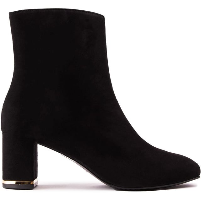 Ted Baker Noranas Boots Step Up Your Shoe Game And Step Out Of Line, With The Noranas Ankle Boots From Ted Baker. Crafted From Luxurious Suede Leather, They Offer Both Style And Comfort. The Sleek Design Is Complemented By A Chic Block Heel And Gold-tone Heel Trim, That'll Take You From Day To Night With Ease.