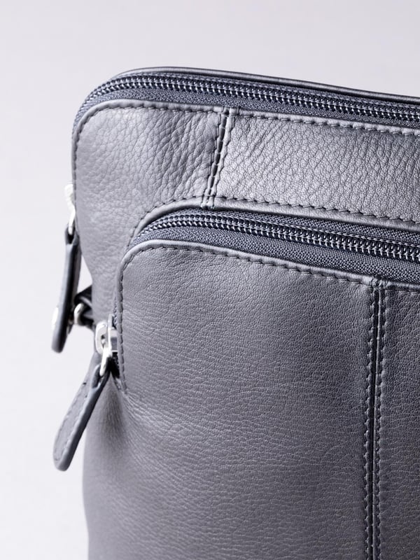Update your daily handbag options with the Raven cross body bag in black, a versatile bag perfect for transporting your everyday essentials. Crafted using super soft leather, the bag is complete with tonal hardware and an adjustable long strap making hands free styling easy.