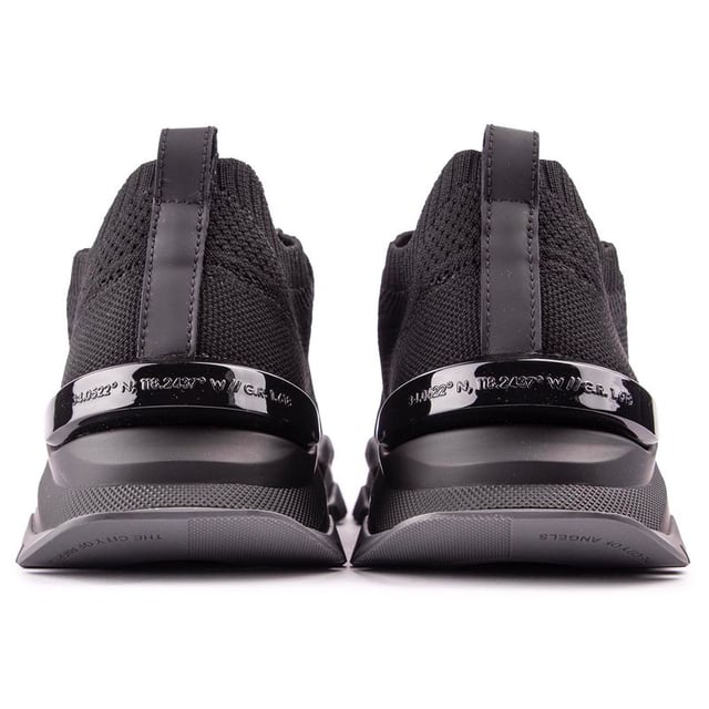 Deportivo. moderno y elegante. El Carrillo Leo Racer de Android Homme muestra frescura informal y ligereza. Estilo contemporáneo con vibraciones urbanas. Confeccionado con una parte superior tipo calcetín. Estas zapatillas cuentan con la plantilla dorada característica de la marca y la marca del diseñador agrega un toque sofisticado a la silueta de estilo running. Un trozo. La llamativa suela exterior proporciona una durabilidad duradera.