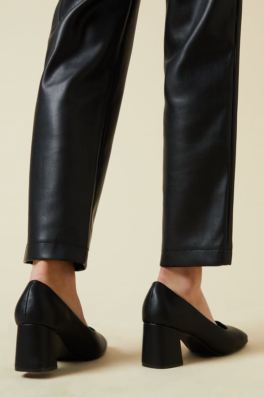 Introducing our Extra Wide Fit Elise Court Shoes, the perfect choice for women seeking both style and comfort. These pumps are designed to provide a comfortable fit without compromising on elegance.