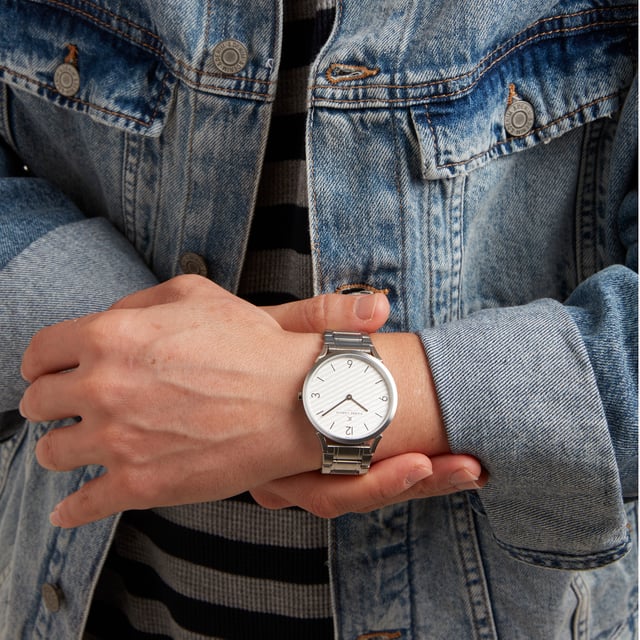 This Pierre Cardin Pigalle Stripes Analogue Watch for Men is the perfect timepiece to wear or to gift. It's Silver 40 mm Round case combined with the comfortable Silver Stainless steel watch band will ensure you enjoy this stunning timepiece without any compromise. Operated by a high quality Quartz movement and water resistant to 3 bars, your watch will keep ticking. This fashionable and classic watch matches any outfit at any occasion,it adds style to your life High quality 21 cm length and  18 mm width Silver Stainless steel strap with a Fold over with push button clasp Case diameter: 40 mm,case thickness: 6.55 mm, case colour: Silver and dial colour: White