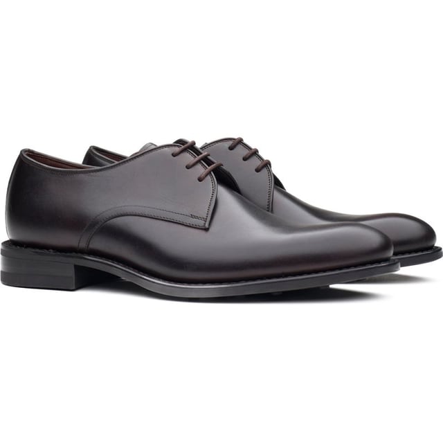 The Hempstead Dress Shoe From Loake Showcases A Perfect Blend Of Timeless Sophistication And Classic Style, Redefining Luxury With Its Polished Appearance And Exuding Quality. Crafted From Premium Leather, This Loake Staple Boasts A Sleek And Elegant Design. Whether You're Dressing For The Office, A Go-to Meeting Or Adding A Sharp Edge To Your Daily Attire, This Shoedrobe Must-have From Loake Ensures You Make A Distinctive Statement Of Style And Personality.