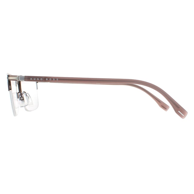 Hugo Boss Semi Rimless Heren Heren Mat Bruin Boss 1007/IT -bril is een retro -stijl frame met ronde lenzen en hoekfilms. Het acetaatframe is lichtgewicht en comfortabel met Hugo -branding op de tempels.