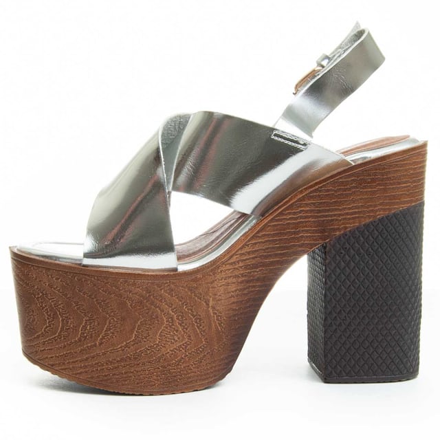Women's high heel sandals. Comfortable fit. Padded insole. Non-slip sole. Reinforced stitching. Manufactured by other brands for our brand. Approximate size: 12 cm heel and 5 cm platform.
