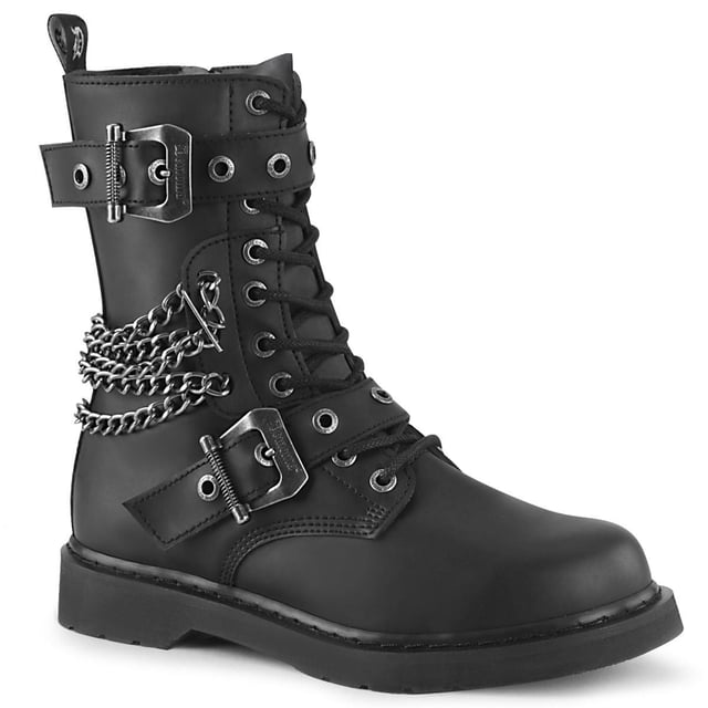 Estas botas de combate negras Demonia Bolt 250 seguro que dejarán huella dondequiera que vayas. Con parte superior de cuero vegano negro, estas botas de combate de media pantorrilla vienen con elegantes detalles metálicos góticos en toda la bota, con cadenas de metal alrededor de la caña y 2 hebillas de metal grandes. Una cremallera metálica interior adicional de longitud completa y 10 ojales hacen que sea fácil conseguir que estas botas se ajusten perfectamente y la suela de goma de 1,25" de grosor es resistente y duradera para una comodidad durante todo el día en tus Demonias. No sigas la tendencia, crea tu propia con estas botas negras de media pantorrilla Demonia Bolt 250