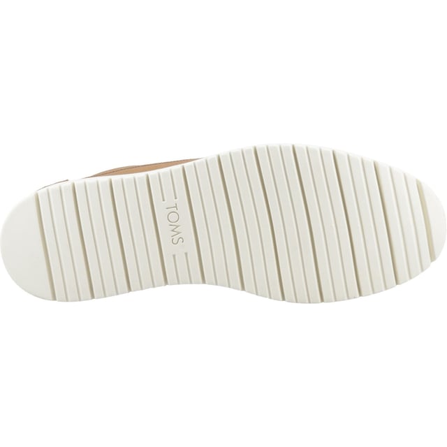 The Forrest features TOMS signature TRVL LITE technology for an ultra-lightweight feel, with OrthoLite insoles for maximum comfort, and high-quality leather for style and durability. Travel-ready and everyday-approved.