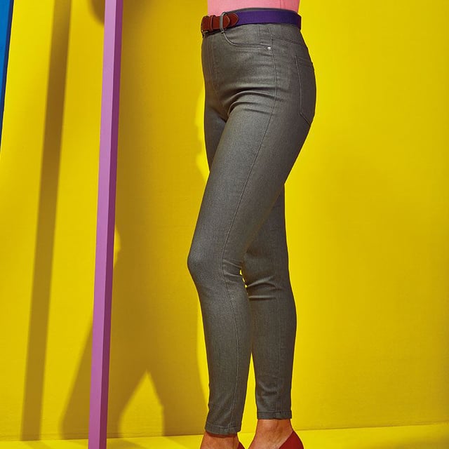 With a faux fly zip fastening at waist and belt loops. Also features two faux pockets to the side and two functional back pockets. Leg length: 72cm. Sizes: XXS (6 UK), XS (8 UK), S (10 UK), M (12 UK), L (14 UK), XL (16 UK), XXL (18 UK). Materials: 71% cotton, 26% polyester, 3% elastane.
