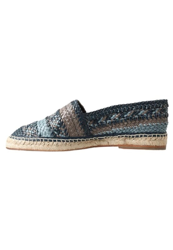Merk: Dolce & Gabbana
  Model: Espadrille schoenen
  Kleur: Blauw Grijs
  Materiaal: 100% leer
  Leren zool
  Logo details
  Vervaardigd in Italie