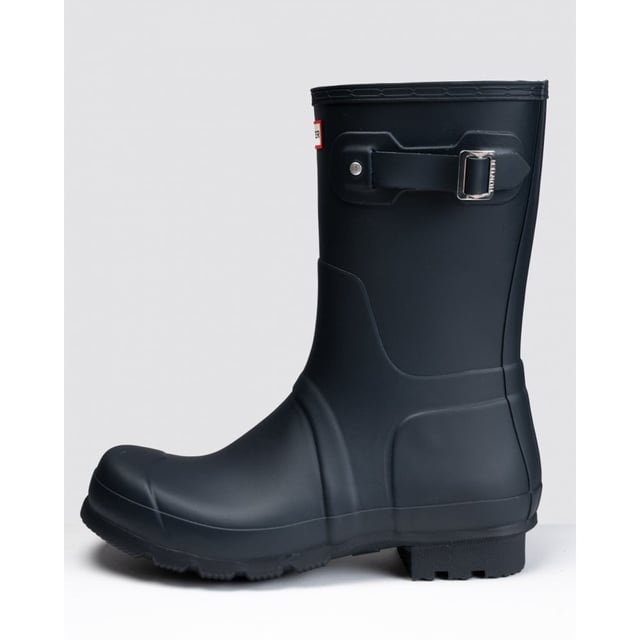 The brand new Hunter mens last with a shorter leg. Available in bold colours from the original brights collection. Features all of the handmade attention to detail that characterises the original. Including the 28 parts and the new mens last.

Handmade from 28 parts
Natural rubber construction
Matte finish
New Mens last
New self-coloured lining
New branded Hunter hardware
Hunter box logo in outsole
New men's outsole and heel