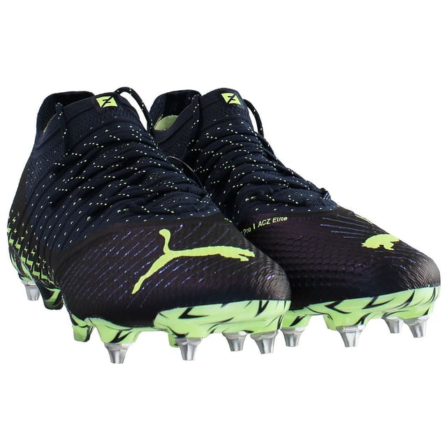 Spelers, maak je klaar om ze gek te maken met de FUTURE 1.4 - de schoen voor de meest creatieve speler op het veld. Met een adaptieve FUZIONFIT+ compressieband over de voet die zorgt voor de ultieme pasvorm en ondersteuning - zelfs als de schoen zonder veters wordt gedragen - en een lichtgewicht zachte zoolplaat, heb je alles wat je nodig hebt om het spel op jouw manier te spelen.

FUNCTIES EN VOORDELEN
FUZIONFIT+: Adaptieve compressietechnologie die je voet vastzet en explosievere bewegingen op het veld mogelijk maakt
GRIP CONTROL PRO: Superdunne huid met structuur, ontworpen voor betere balcontrole, ongeacht de veldomstandigheden

DETAILS
Sokconstructie
Superlichte Peba basis
Nano grip technologie
Geavanceerde Creatiezones
Dynamic Motion System buitenzool
Inschroefbare noppen
MxSG: Gemengd/Zacht terrein
PUMA Cat logo op de hiel