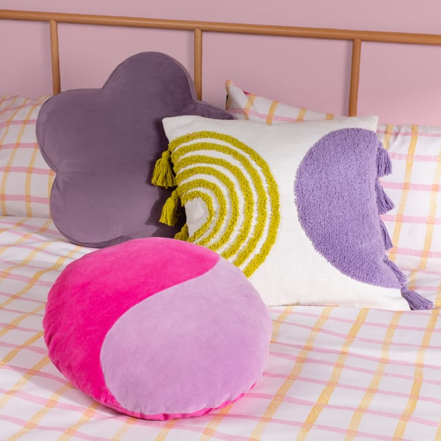 Inspired by the yin and yang symbol, representing light and dark, positivity and negativity, the Unity cushion brings peace and harmony to all who use it! Made from 100% cotton, it is bright, light and huggable, in its unique rounded design. The Unity cushion also comes in several collectable vibrant neon colours which will stand out on your furnishings and make an immediate impact.