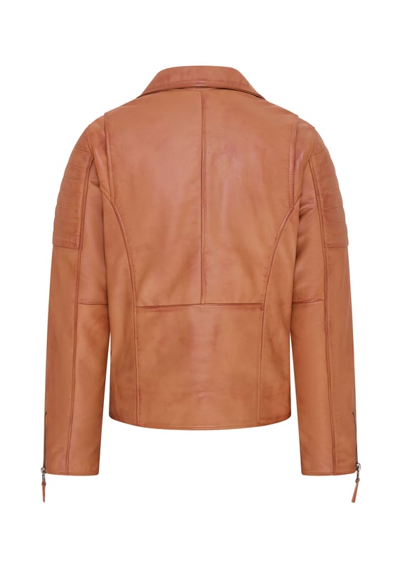 La pieza central de un look atemporal, esta chaqueta está confeccionada con piel de napa de grano completo para lograr una silueta de motociclista elegante y de corte ajustado. Los llamativos detalles de esta prenda incluyen detalles acanalados en los hombros y un cuello ancho tradicional. La parte delantera de la chaqueta está acentuada con una cremallera doble y cuenta con un bolsillo con cremallera inclinado en el pecho, así como otros dos bolsillos con cremallera. Esta chaqueta viene en una gama de colores para adaptarse a una variedad de gustos, lo que permite que todos encuentren su estilo ideal en esta clásica pieza de estilo Brando. • 100% piel de napa ultra suave de primera calidad. • Bolsillo en el pecho con cremallera inclinada • Doble cremallera delantera, etiquetada para facilitar su uso • Solapas anchas con botones a presión • Bolsillos integrados en el forro de la chaqueta • Detalles acanalados en los hombros • Puños con cremallera elegantes