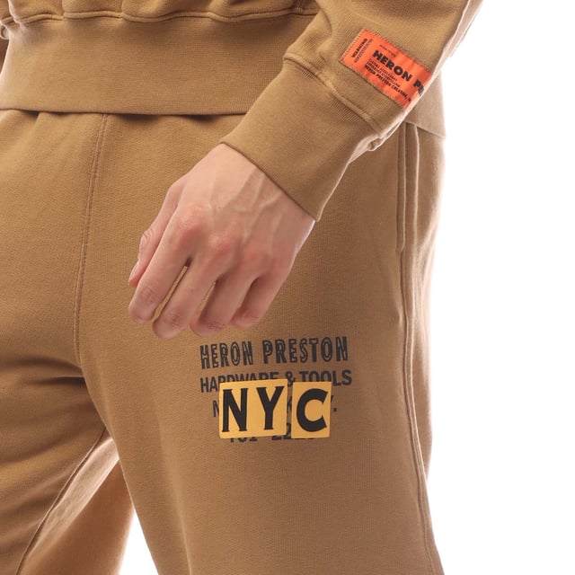 Mens Heron Preston Hardwear&Tools Sweatpants in brown.- Elasticated waistband.- Side pockets.- Logo print to the side.- Elasticated cuffs.- Regular fit.- 100% Cotton.- Ref: HMCH027F256419