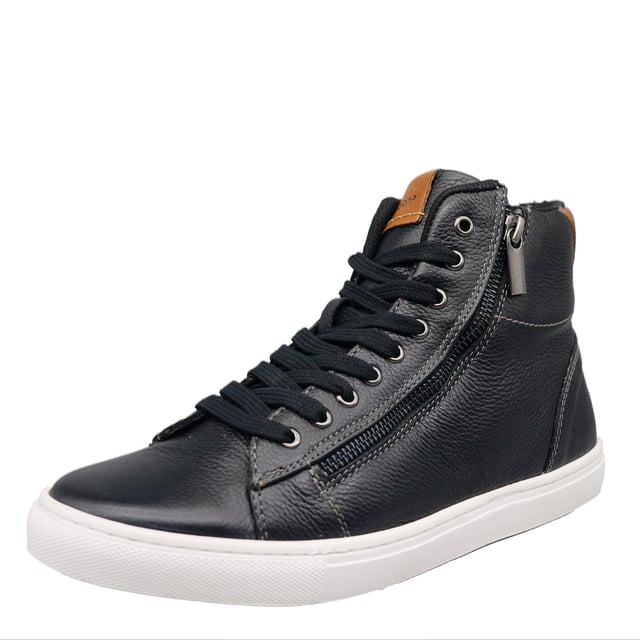 Level up your everyday trainer collection with the Ilford High Top Trainers, featuring soft leather uppers and a classic lace up design. Complete with a zip fastening for a trend-led feel and easy to wear style.