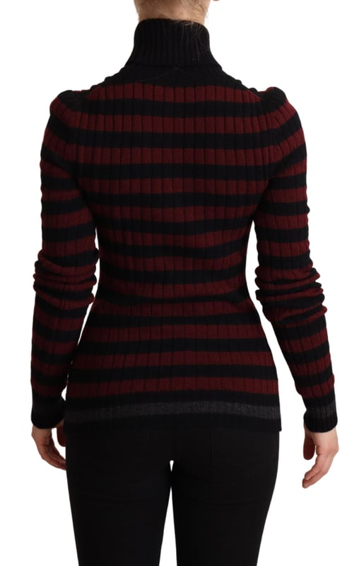 Varumärke: Dolce & Gabbana  
Modell: Tröja  
Färg: Svart röd  
Tillverkad i Italien  
Material: 60% Jungfrulig Ull 40% Kashmir  
Logodetaljer  
Rundhalsad stil  
Perfekt för kallare dagar  
Mångsidig plagg  
Bekväm och stilren  
Ett måste för modeorienterade kvinnor  
Material: 60% Jungfrulig Ull 40% Kashmir