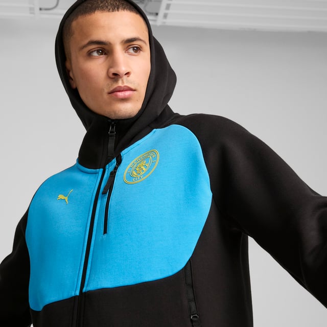 PUMA Mens Manchester City PUMATECH Full-zip Hoodie PRODUCT STORY: Show your City team spirit in style. This full-zip hoodie keeps you comfortable and warm. With moisture-wicking dryCELL technology and side pockets for your essentials, you'll stay focused on the game. Victory never looked so good. FEATURES & BENEFITS: dryCELL: Performance technology designed to wick moisture from the body and keep you free of sweat during exercise; Made with at least 20% recycled materials. DETAILS: Regular fit; 320 gsm, Knitted; Long sleeves; Zipped side and chest pockets; Zipped, front and side pockets. Our model is 185 cm tall and is wearing size M UK.