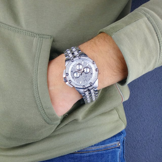 This Bulova Crystal Multi Dial Watch for Men is the perfect timepiece to wear or to gift. It's Silver 42 mm Round case combined with the comfortable Silver Stainless steel watch band will ensure you enjoy this stunning timepiece without any compromise. Operated by a high quality Quartz movement and water resistant to 3 bars, your watch will keep ticking. This elegant, fashionable watch set with beautiful stones is a perfect gift for New Year, birthday,valentine's day and so on -The watch has a calendar function: Day-Date, 24-hour Display, Luminous Hands High quality 21 cm length and 21 mm width Silver Stainless steel strap with a Deployment clasp Case diameter: 42 mm,case thickness: 11 mm, case colour: Silver and dial colour: Silver