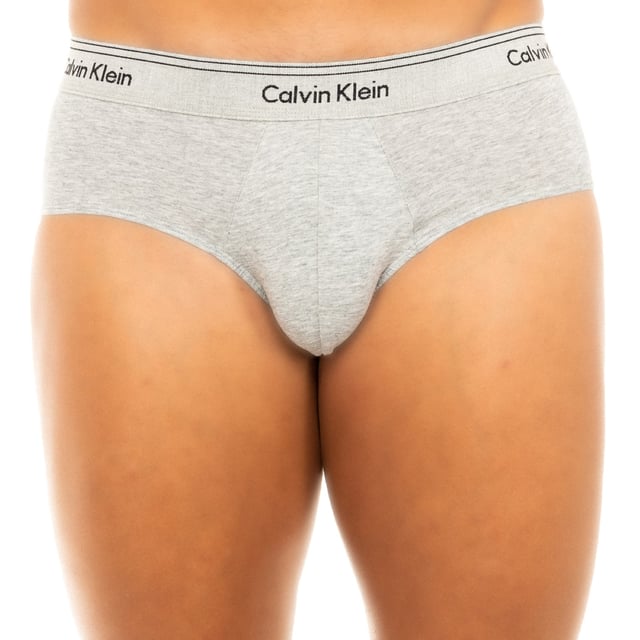 Calvin Klein slip. 
 Gray. 
 Elastic rubber waistband, with the name of the signature embroidered, consecutively. 
 Comfortable and breathable fabric. 
 Anatomical front, with the ability to hold without tightening. 
 Seams seen in tone. 

 Composition: 95% Cotton - 5% Elastan 

 Washing instructions: 
 -Wash at max. 40 ° C 
 -Do not use bleach. 
 -Supports dry cleaning. 
 -Allows to use dryer. 
 - Iron at max. 130 ° C