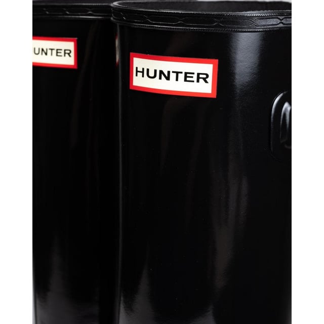 Womens Refined Tall Gloss Boot
The Refined boot has a streamline design with a slimmer fit, moulded outsole, constructed from fewer rubber layers for a more lightweight feel. Great for long walks in the countryside or city strolls. 100% recycled polyester lining and 100% waterproof with a high gloss finish.

Natural Rubber Upper
Moulded Rubber Outsole
Handcrafted
Hunter Branded Hardware
U - 100% Rubber L - 100% Recycled Polyester O - 100% Rubber
Use Boot Shine and Rubber Boot Buffer

WFT2200RGL