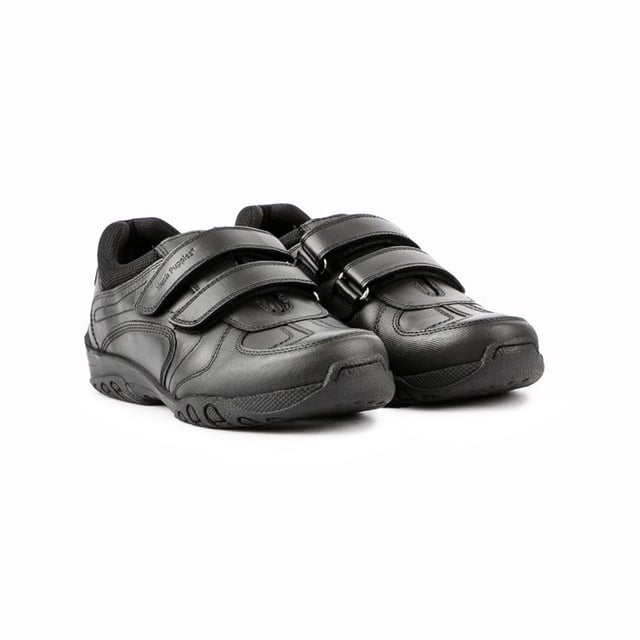 Si los zapatos escolares necesitan funcionar para ti. prueba lo elegante. pero elegantes y cómodos Hush Puppies Jezzas. Estos zapatos negros cuentan con un fácil cierre de gancho y bucle. Plantilla microfresh. cuello y lengüeta acolchados. Forro textil y parte superior fabricada en piel de alta calidad.